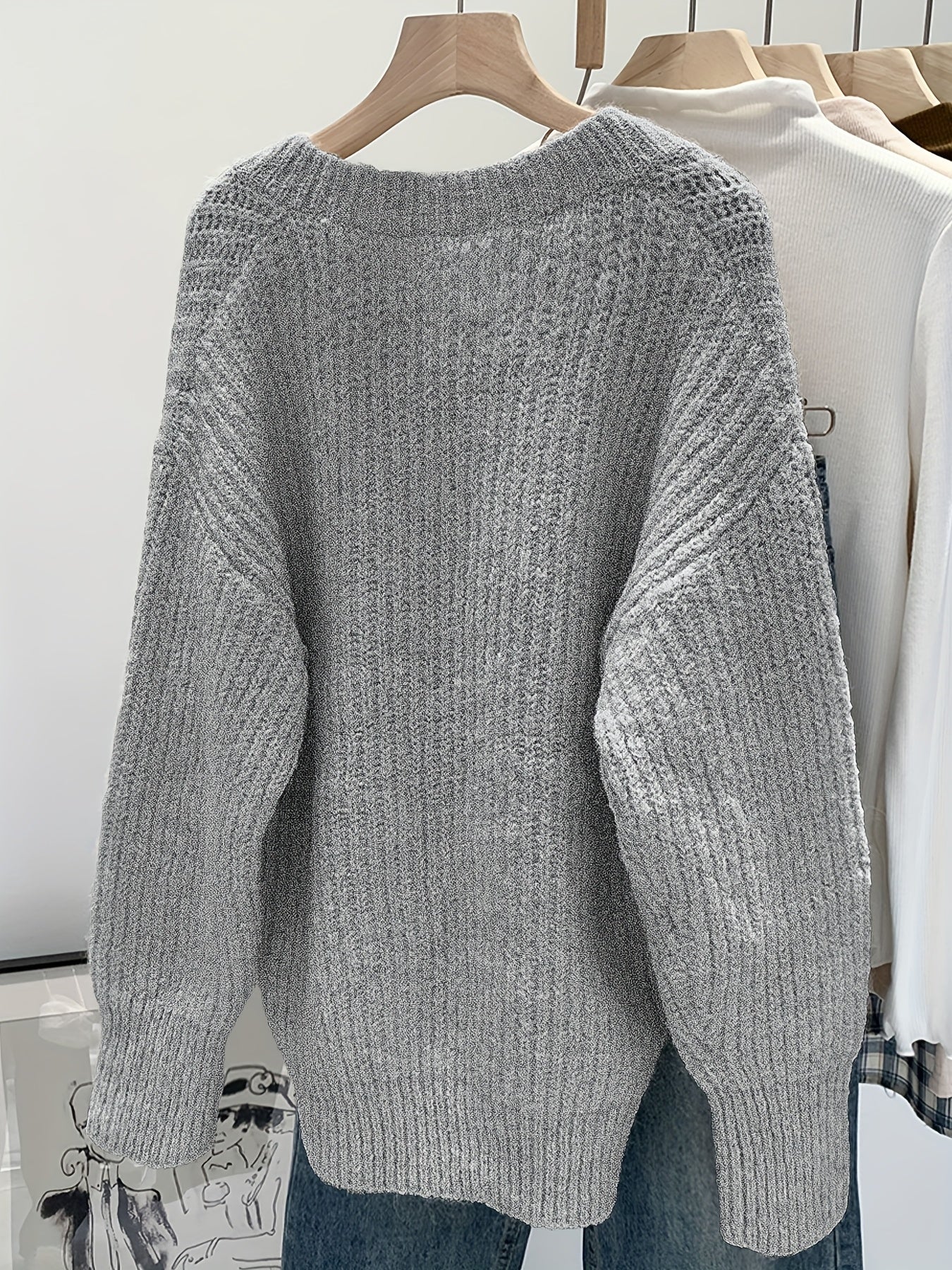 Sweter damski z dekoltem V z grubym włóknistym splotem i ściągaczami