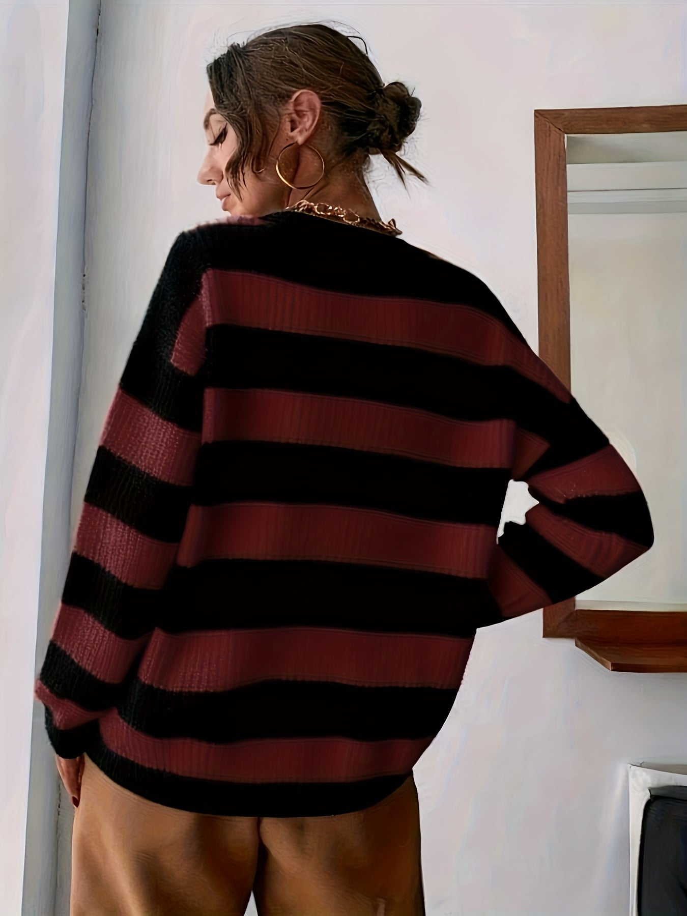 Sweter damski z okrągłym dekoltem z szerokim żebrem i poziomymi pasami