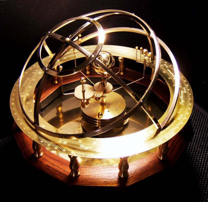 Duży model orrery Układu Słonecznego – szczegółowe odwzorowanie planet