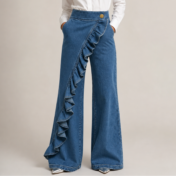 Szerokie damskie jeansy z asymetryczną falbaną w stylu culotte.