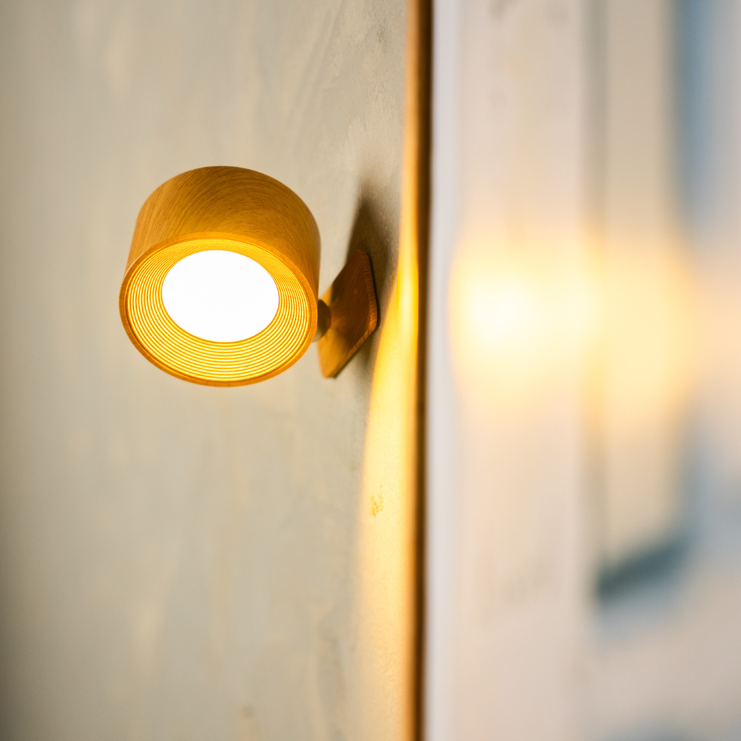 Bezprzewodowa lampa ścienna LED z głowicą obracaną o 360°, ściemniaczem dotykowym, 3 kolory