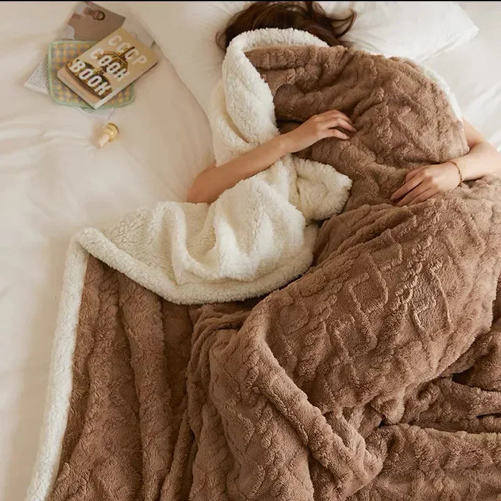 Gruby zimowy koc z wełny jagnięcej - WarmWool
