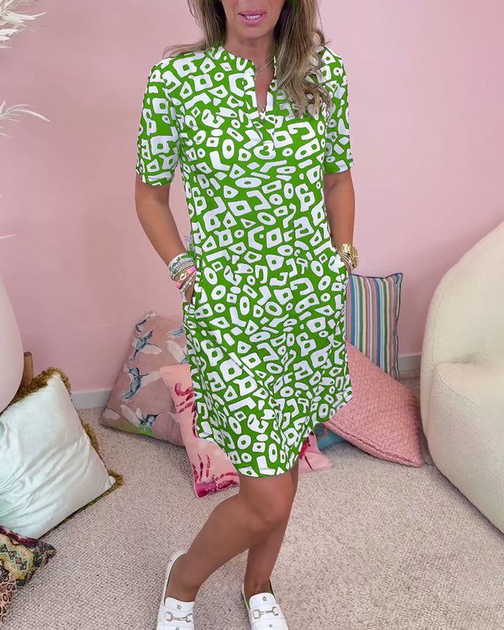 Sukienka plażowa z dekoltem w serek i praktycznymi kieszeniami