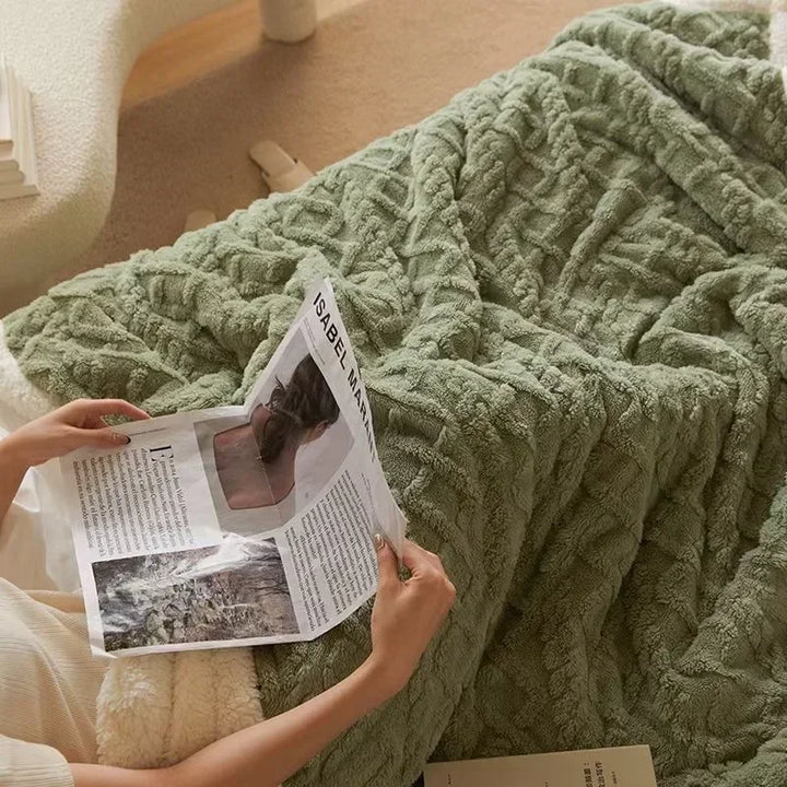 Gruby zimowy koc z wełny jagnięcej - WarmWool