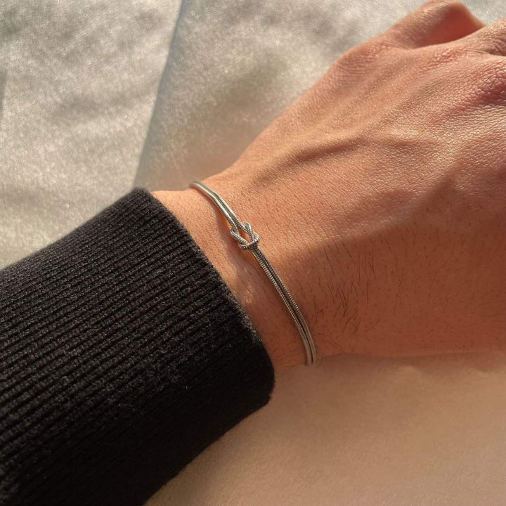 Minimalistyczna bransoletka z węzłem – Elva
