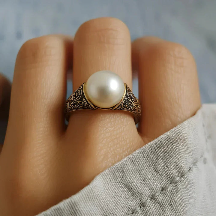 Charm – Pierścionek vintage w stylu hełmu