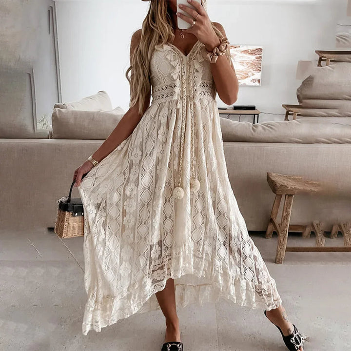 BreezeCharm – Sukienka Boho z koronkowym wiązaniem i frędzlami