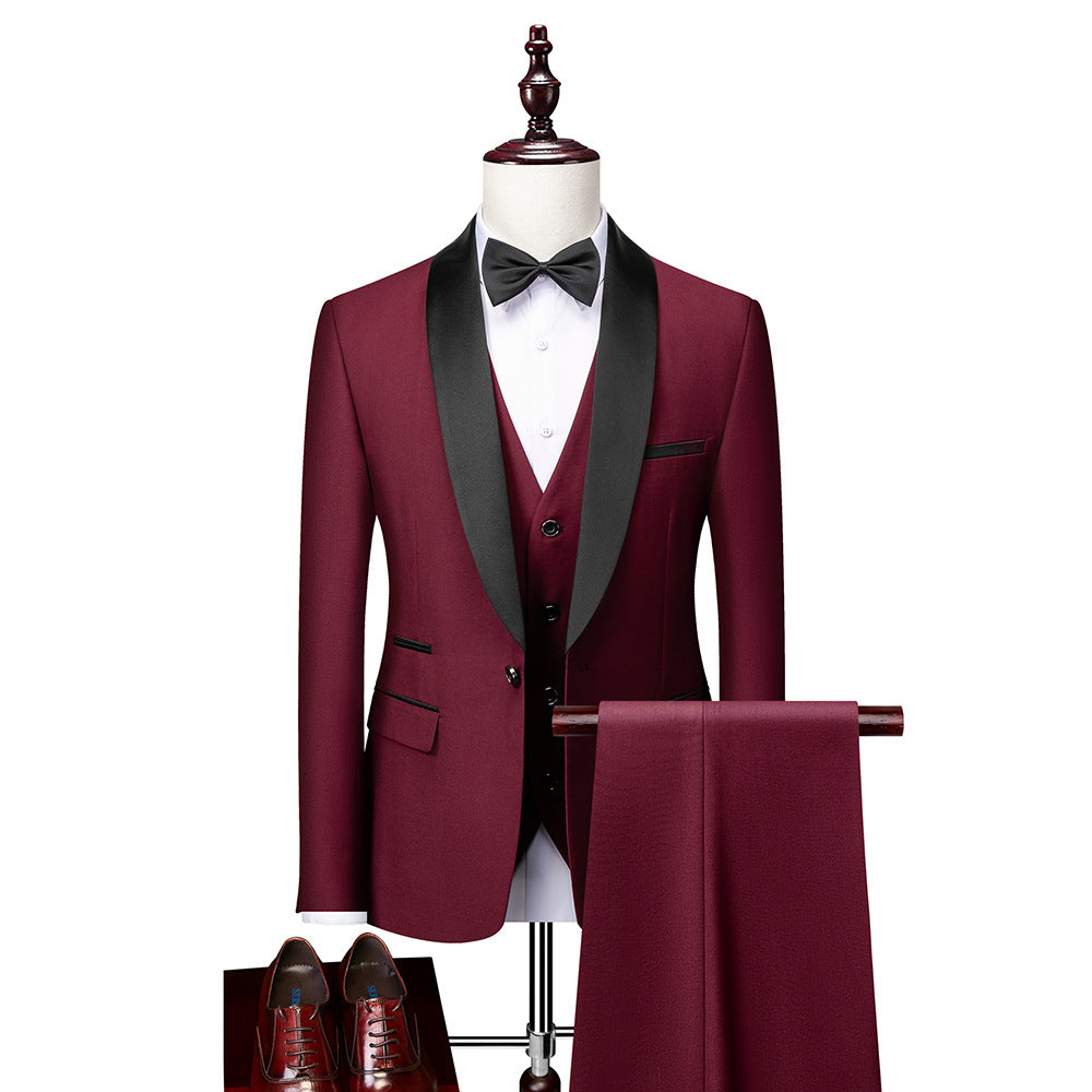 Męski trzyczęściowy garnitur o dopasowanym kroju (slim fit)