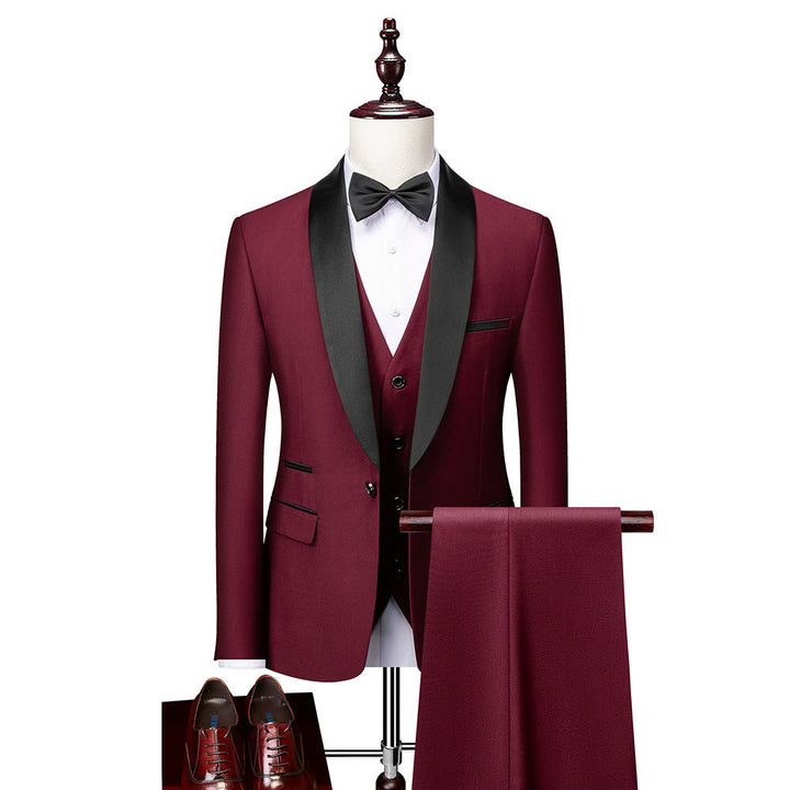 Męski trzyczęściowy garnitur o dopasowanym kroju (slim fit)