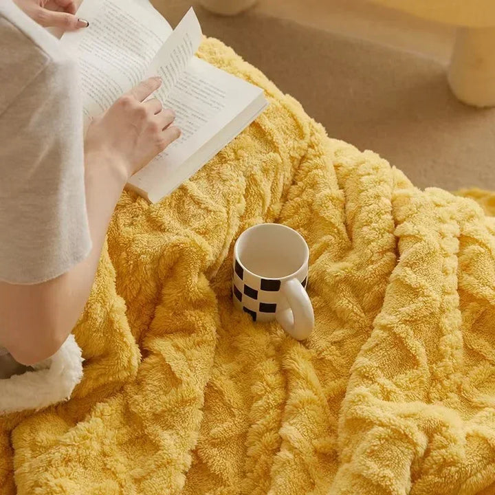 Gruby zimowy koc z wełny jagnięcej - WarmWool