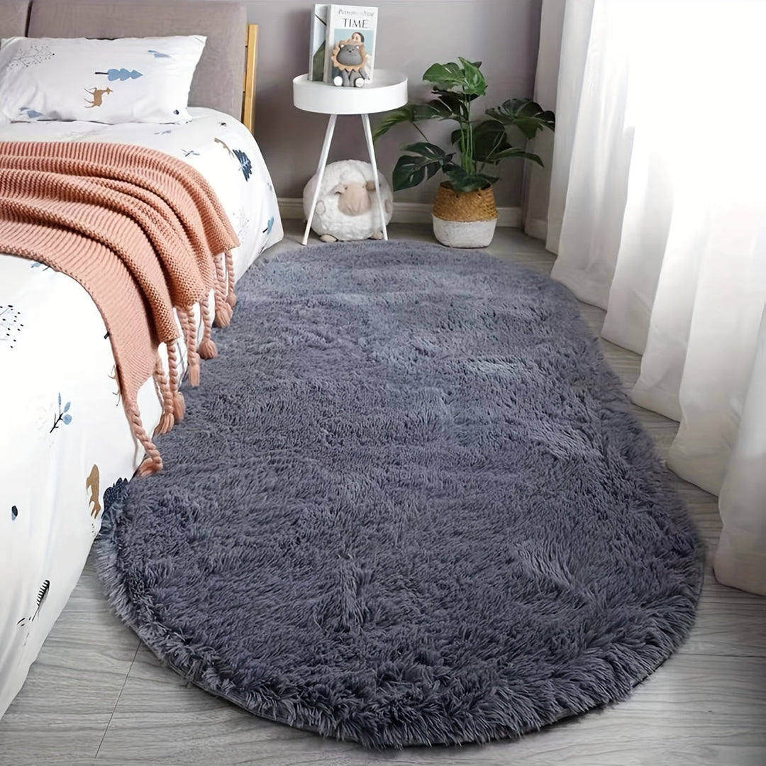 Owalny pluszowy dywan – miękki i stylowy dodatek do dekoracji sypialni i salonu