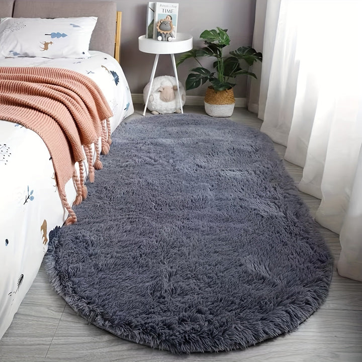 Owalny pluszowy dywan – miękki i stylowy dodatek do dekoracji sypialni i salonu