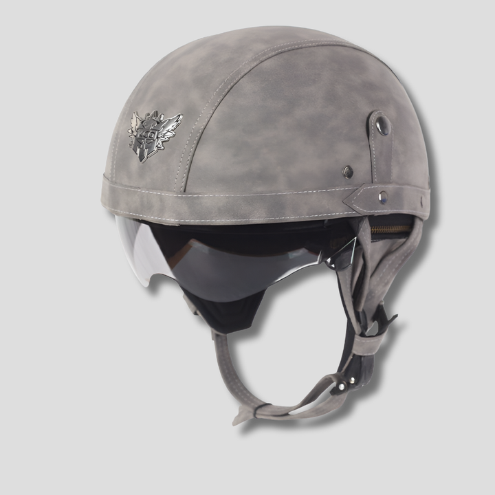 Zabytkowy kask motocyklowy z chowaną osłoną
