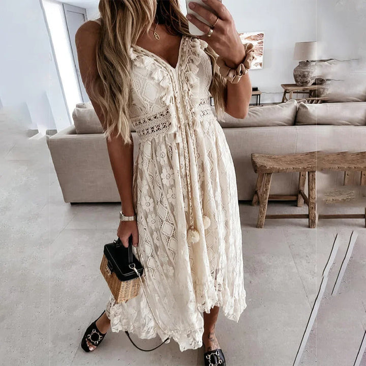 BreezeCharm – Sukienka Boho z koronkowym wiązaniem i frędzlami