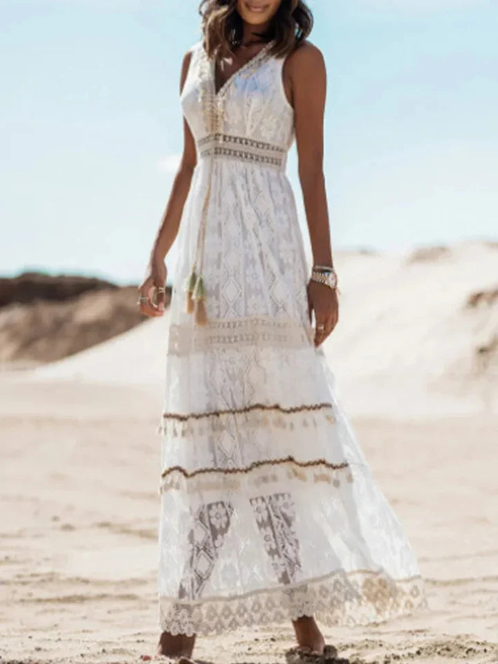 Boho Maxi Sukienka z Koronką i Eleganckimi Rozkloszowanymi Rękawami