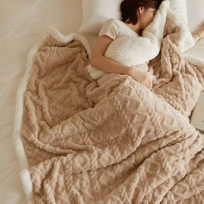 Gruby zimowy koc z wełny jagnięcej - WarmWool