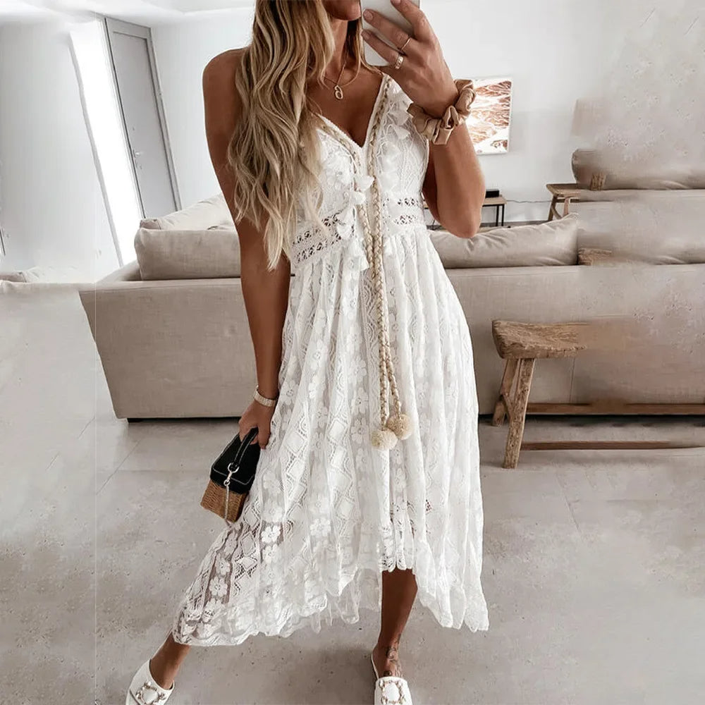BreezeCharm – Sukienka Boho z koronkowym wiązaniem i frędzlami