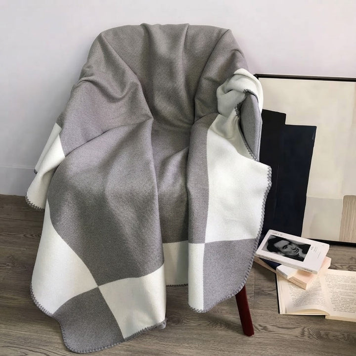 Elegancki koc z wełny i kaszmiru do luksusowego domu