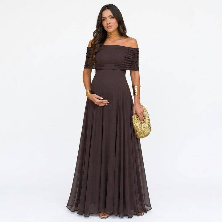 Maxi sukienka ciążowa w kwiaty z odsłoniętymi ramionami na baby shower i sesje zdjęciowe