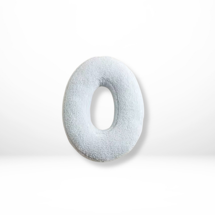 Avenia - poduszka dekoracyjna z weluru z literami od A do Z