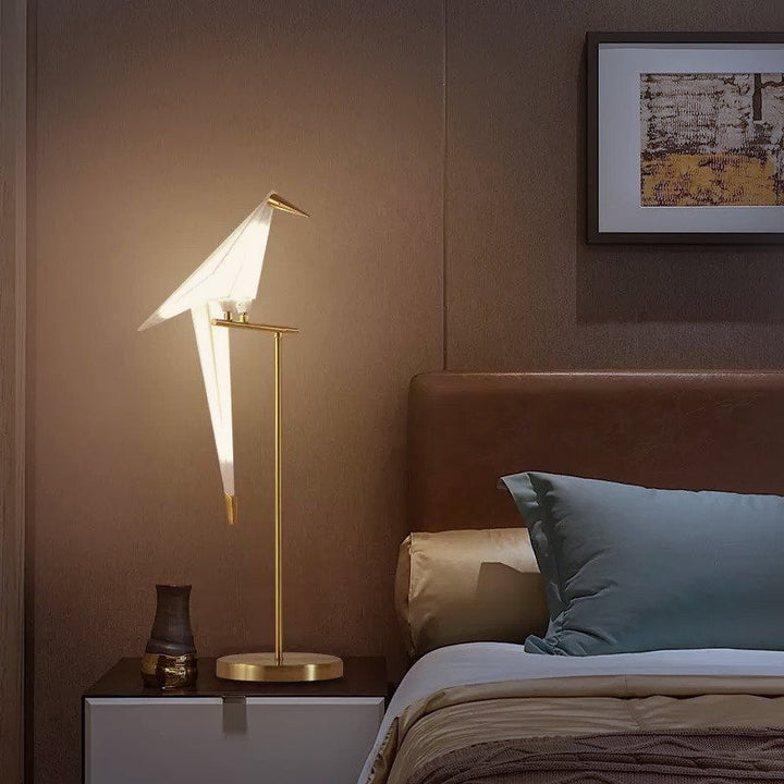 Lampka biurkowa origami Birdy – ciepłe światło otoczenia i nowoczesny design skrzydeł