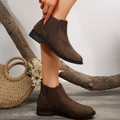 Botki damskie z elastycznymi wstawkami zaokrąglonym noskiem i niskim obcasem