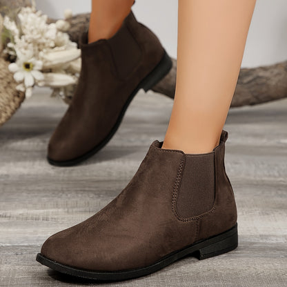 Botki damskie z elastycznymi wstawkami zaokrąglonym noskiem i niskim obcasem