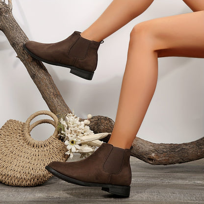 Botki damskie z elastycznymi wstawkami zaokrąglonym noskiem i niskim obcasem