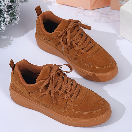 Buty damskie sportowe z niską cholewką zszywanymi panelami i pełnym sznurowaniem