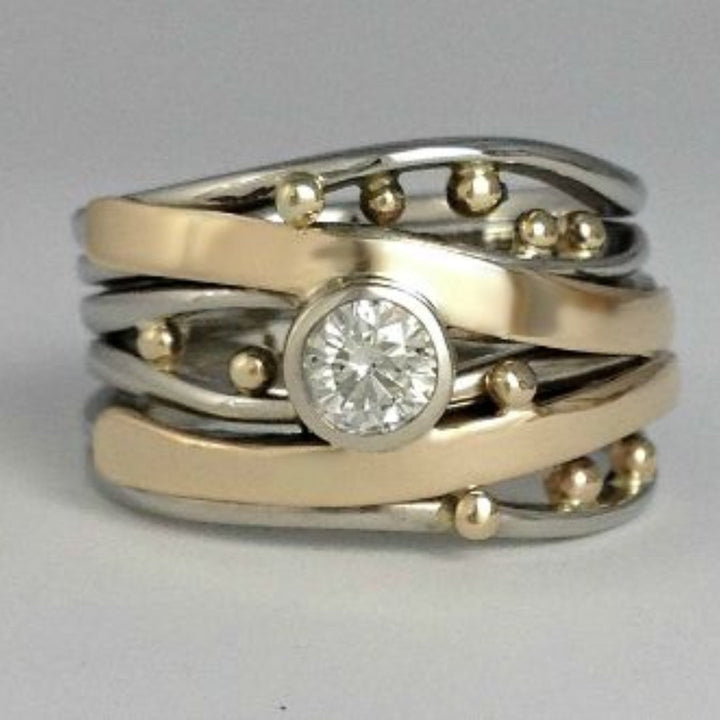 Elegancki złoty pierścionek z wkładką z cyrkonii w stylu vintage