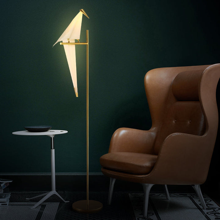 Lampka biurkowa origami Birdy – ciepłe światło otoczenia i nowoczesny design skrzydeł
