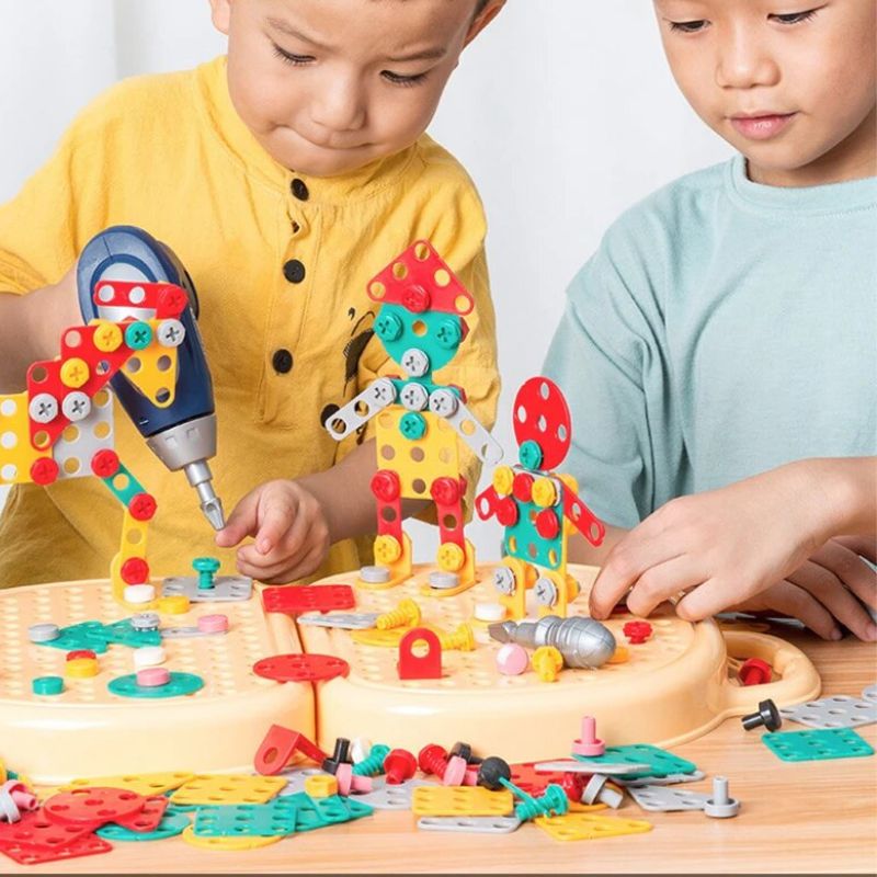Zestaw Montessori skrzynka z narzędziami dla dzieci z zabawkową wiertarką, 204 elementy