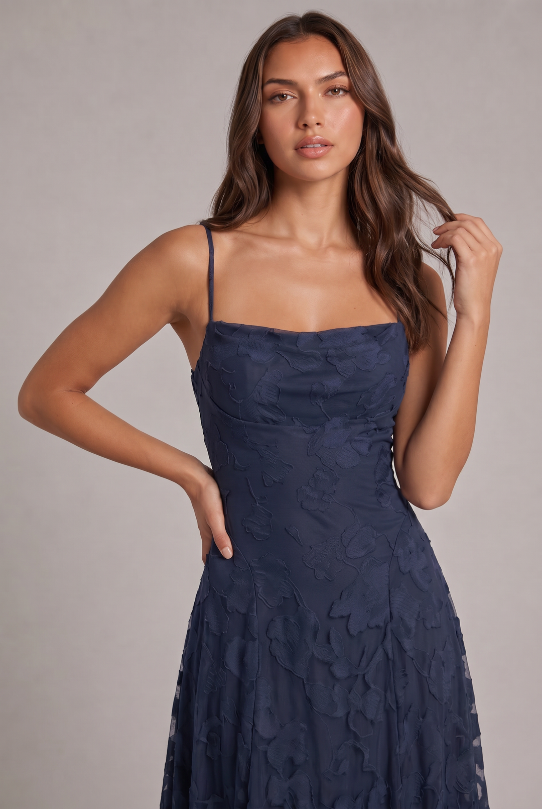 Sukienka maxi Olivia - elegancka suknia wieczorowa w kwiatowy wzór