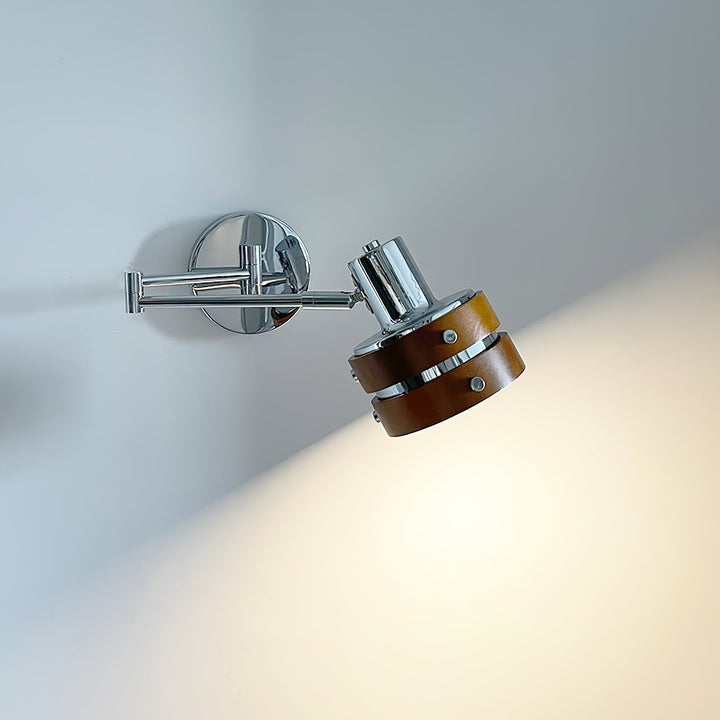 Kinkiet ścienny Flare – chrom i drewno w stylu mid-century
