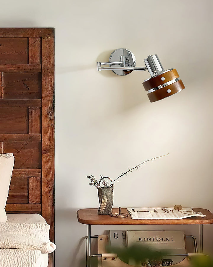 Kinkiet ścienny Flare – chrom i drewno w stylu mid-century