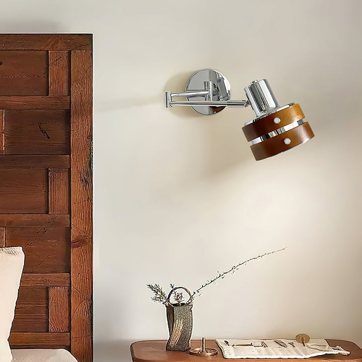 Kinkiet ścienny Flare – chrom i drewno w stylu mid-century