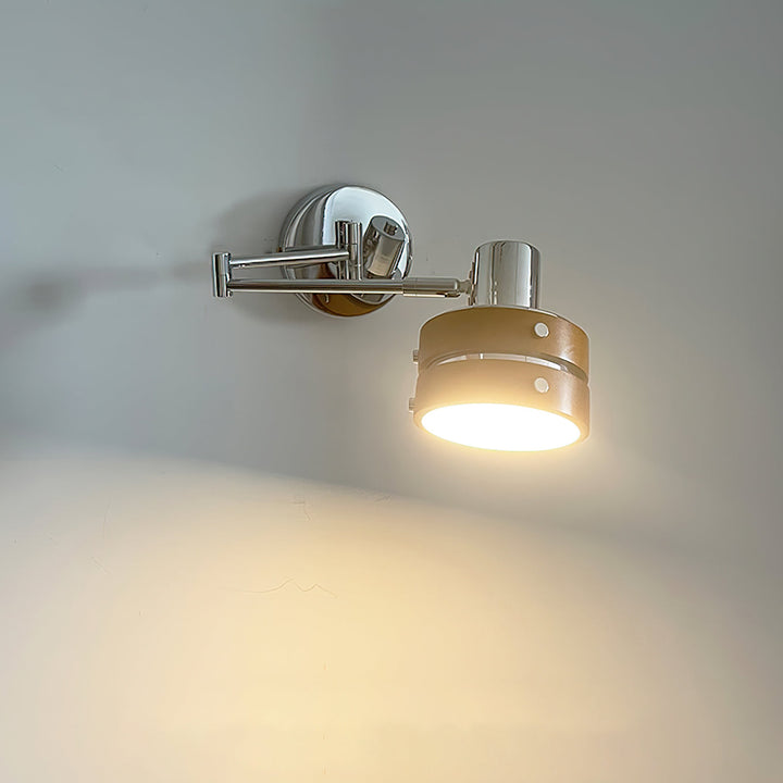 Kinkiet ścienny Flare – chrom i drewno w stylu mid-century