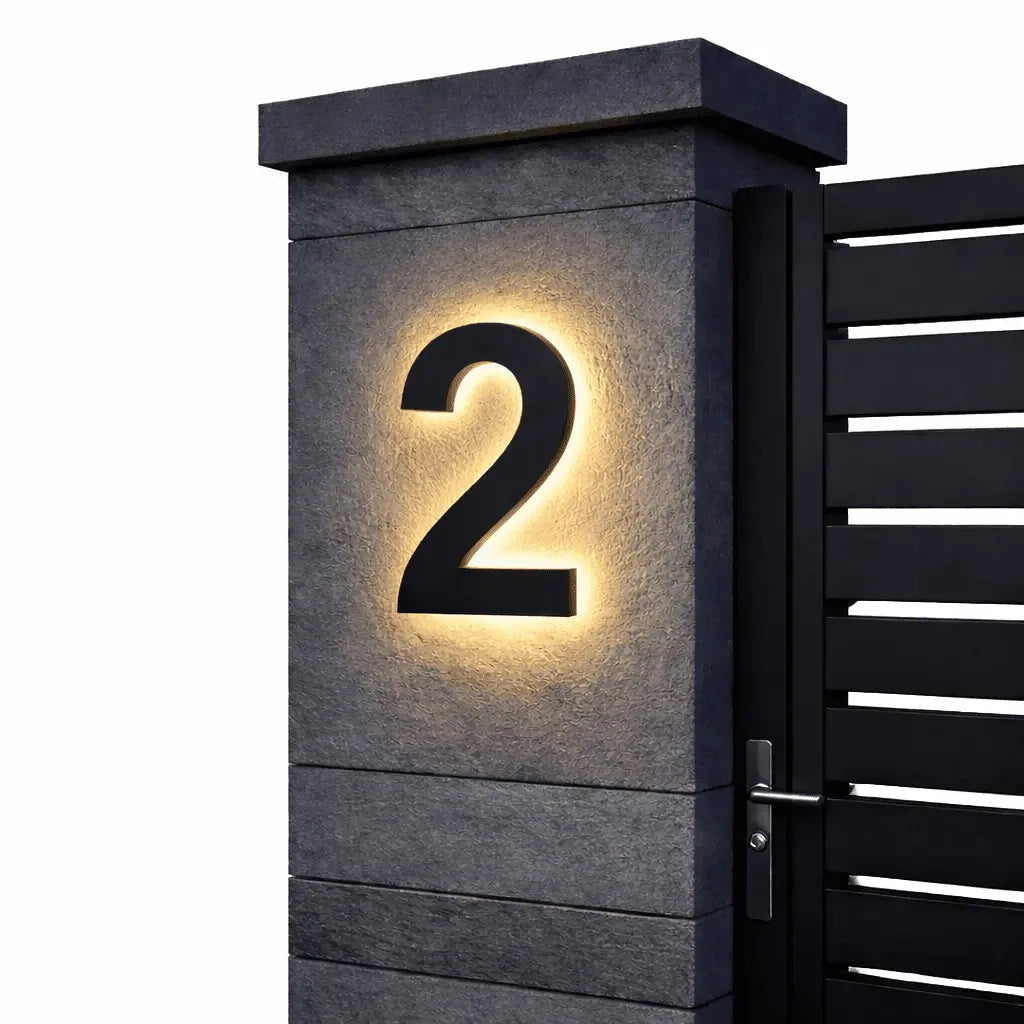 Numer domu LED z podświetleniem – nowoczesna podświetlana tabliczka przy wejściu