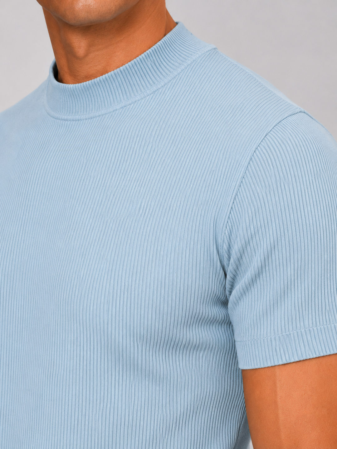 Męski prążkowany T-shirt ze stójką – dopasowany elastyczny top z krótkim rękawem