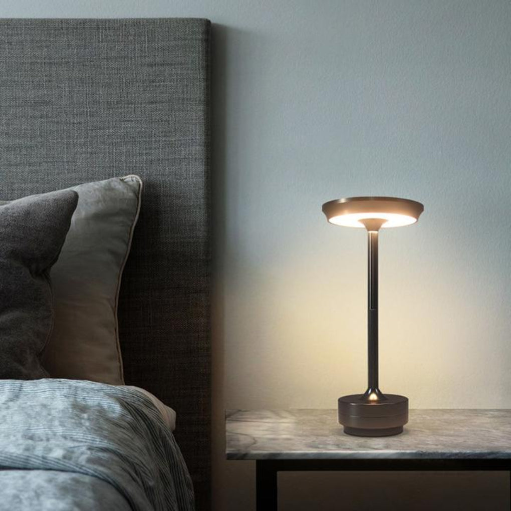 Przenośna bezprzewodowa lampa stołowa