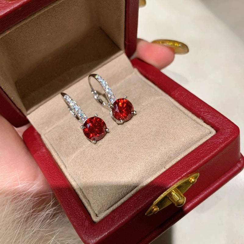 Eleganckie kolczyki z białego złota z delikatnymi detalami