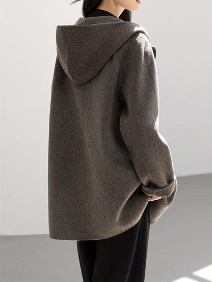 Płaszcz damski z kapturem i pojedynczym guzikiem przy dekolcie