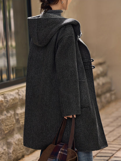 Płaszcz damski z kapturem i trzema pętlowymi zapięciami