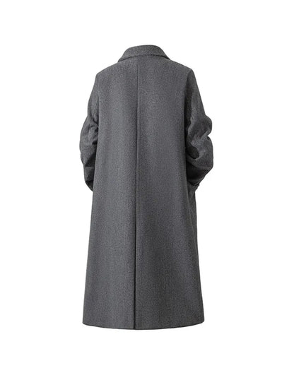 Płaszcz męski dwurzędowy z kołnierzem klasycznym i bocznymi kieszeniami