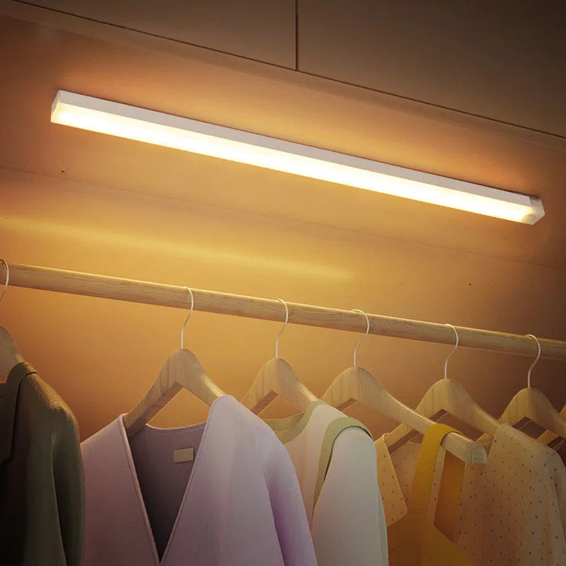 Bezprzewodowa lampa LED z czujnikiem ruchu - SmartGlow