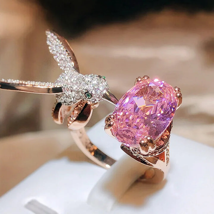 Regulowany pierścionek Hummingbird z kamieniem szlachetnym – cyrkonia, pozłacany 14K