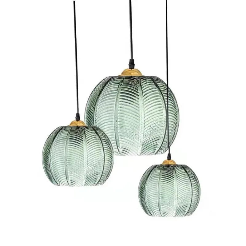 Szklana lampa wisząca w kształcie kuli
