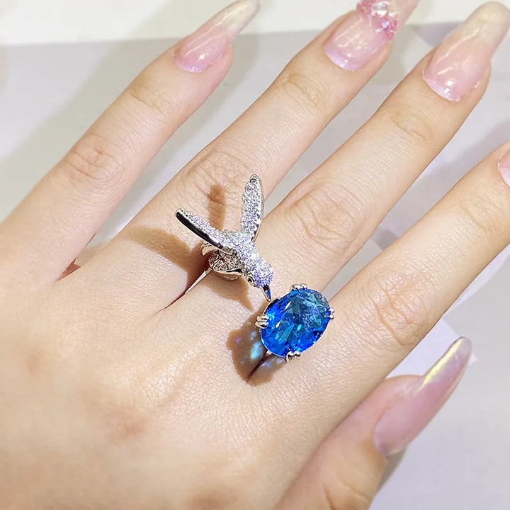 Regulowany pierścionek Hummingbird z kamieniem szlachetnym – cyrkonia, pozłacany 14K