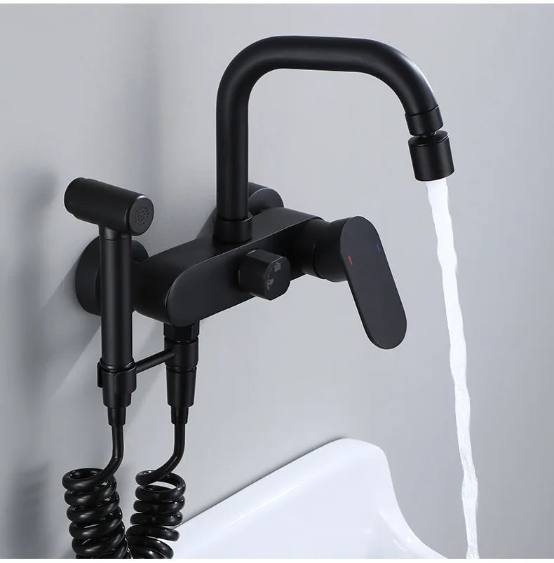 Mosiężna bateria ścienna AquaJet w kolorze czarnym