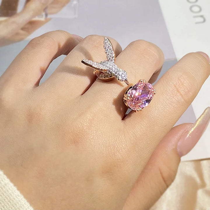 Regulowany pierścionek Hummingbird z kamieniem szlachetnym – cyrkonia, pozłacany 14K